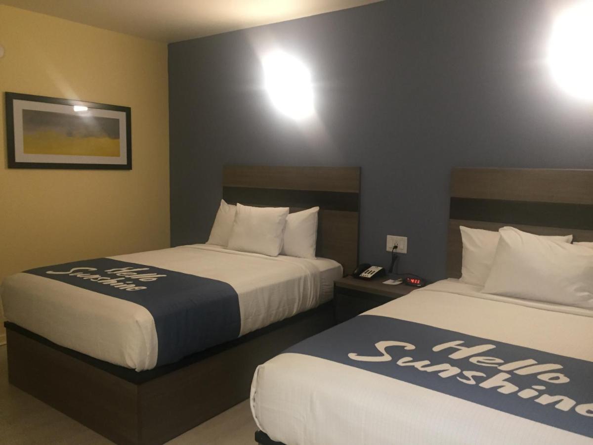 Days Inn By Wyndham Freeport Buitenkant foto