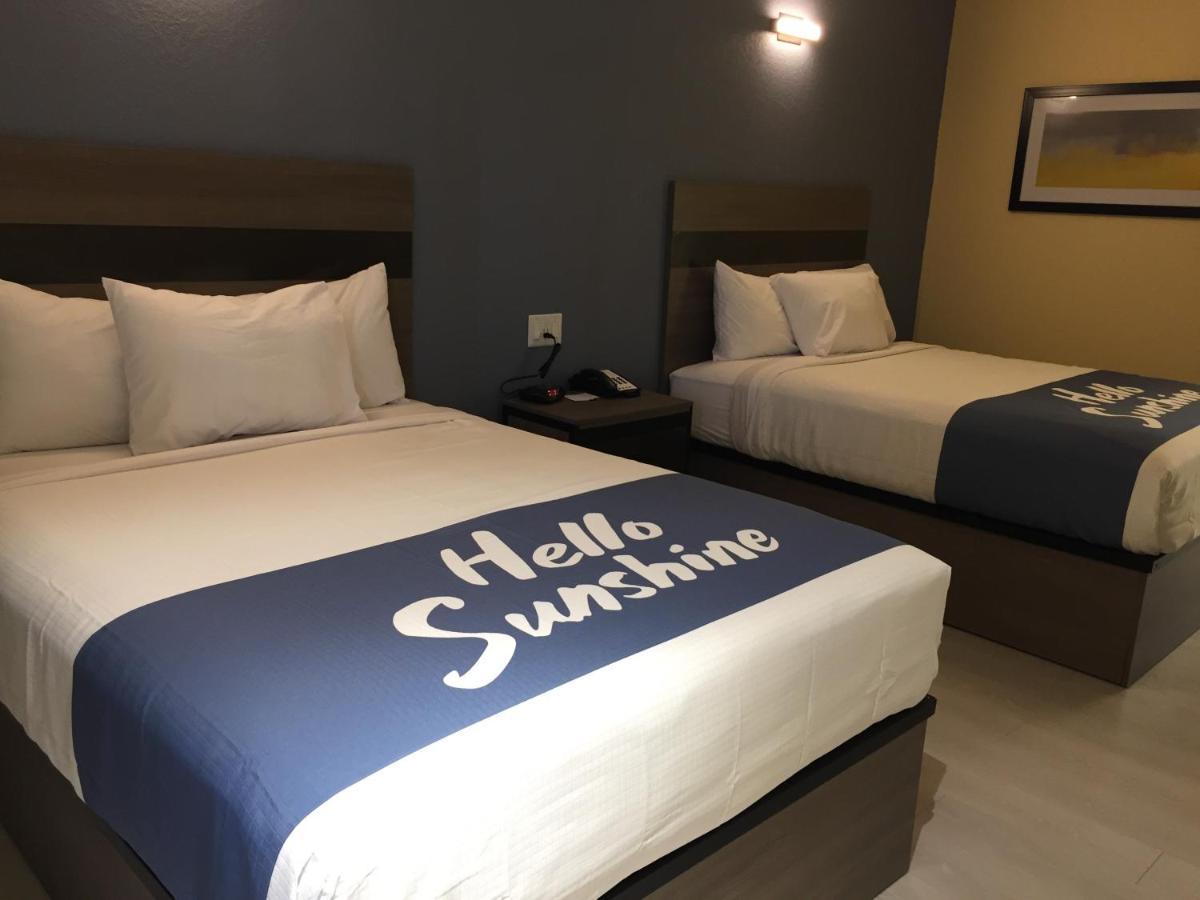 Days Inn By Wyndham Freeport Buitenkant foto