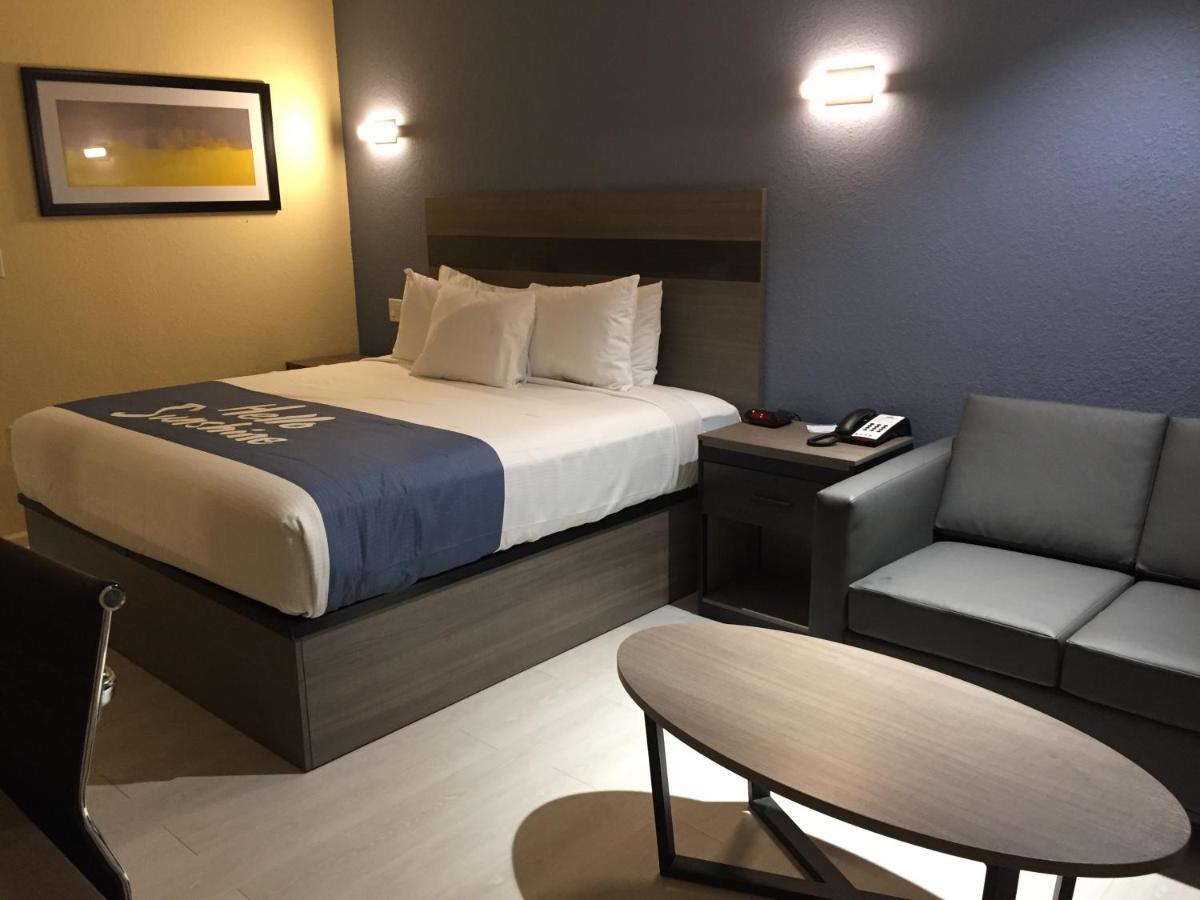 Days Inn By Wyndham Freeport Buitenkant foto
