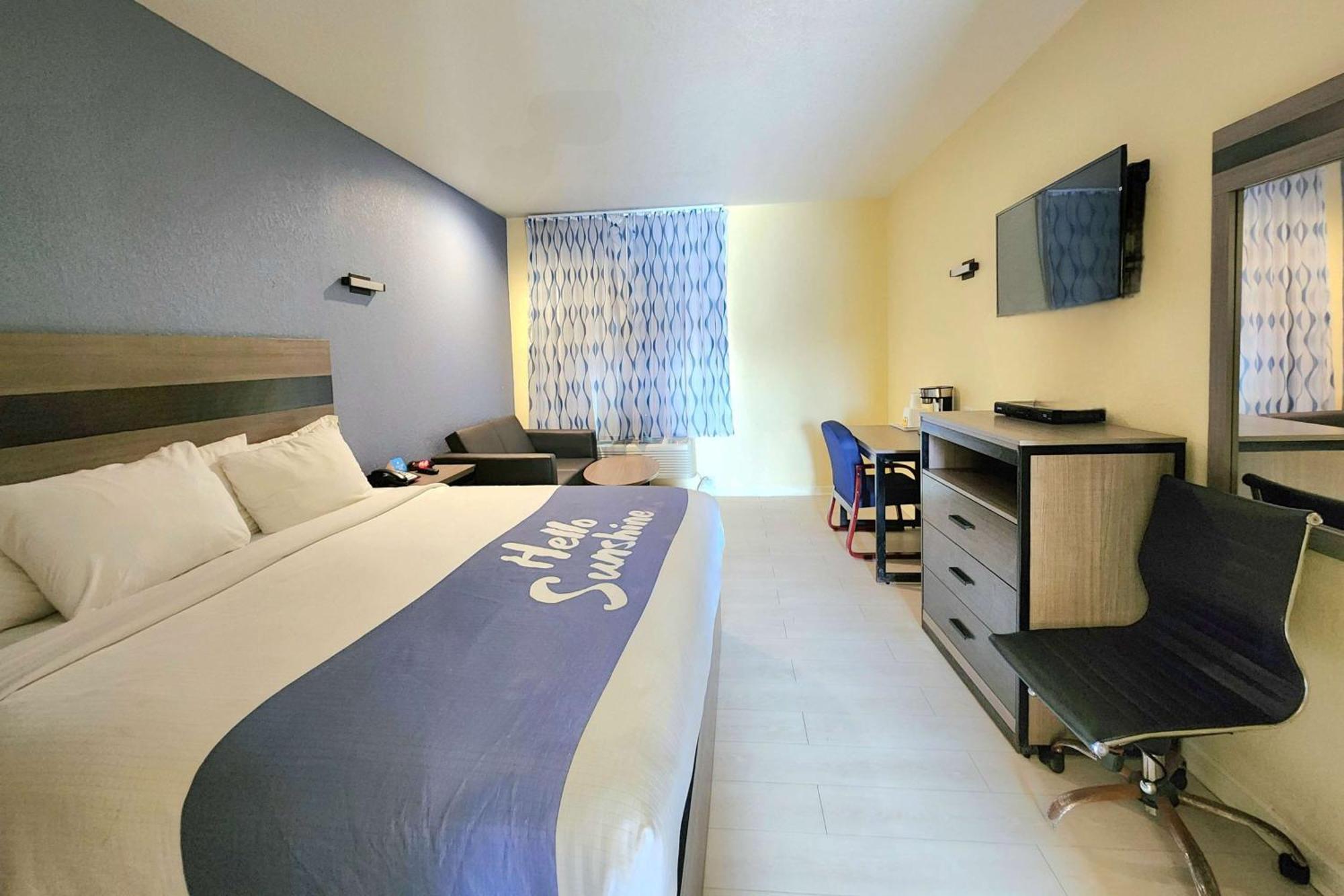 Days Inn By Wyndham Freeport Buitenkant foto