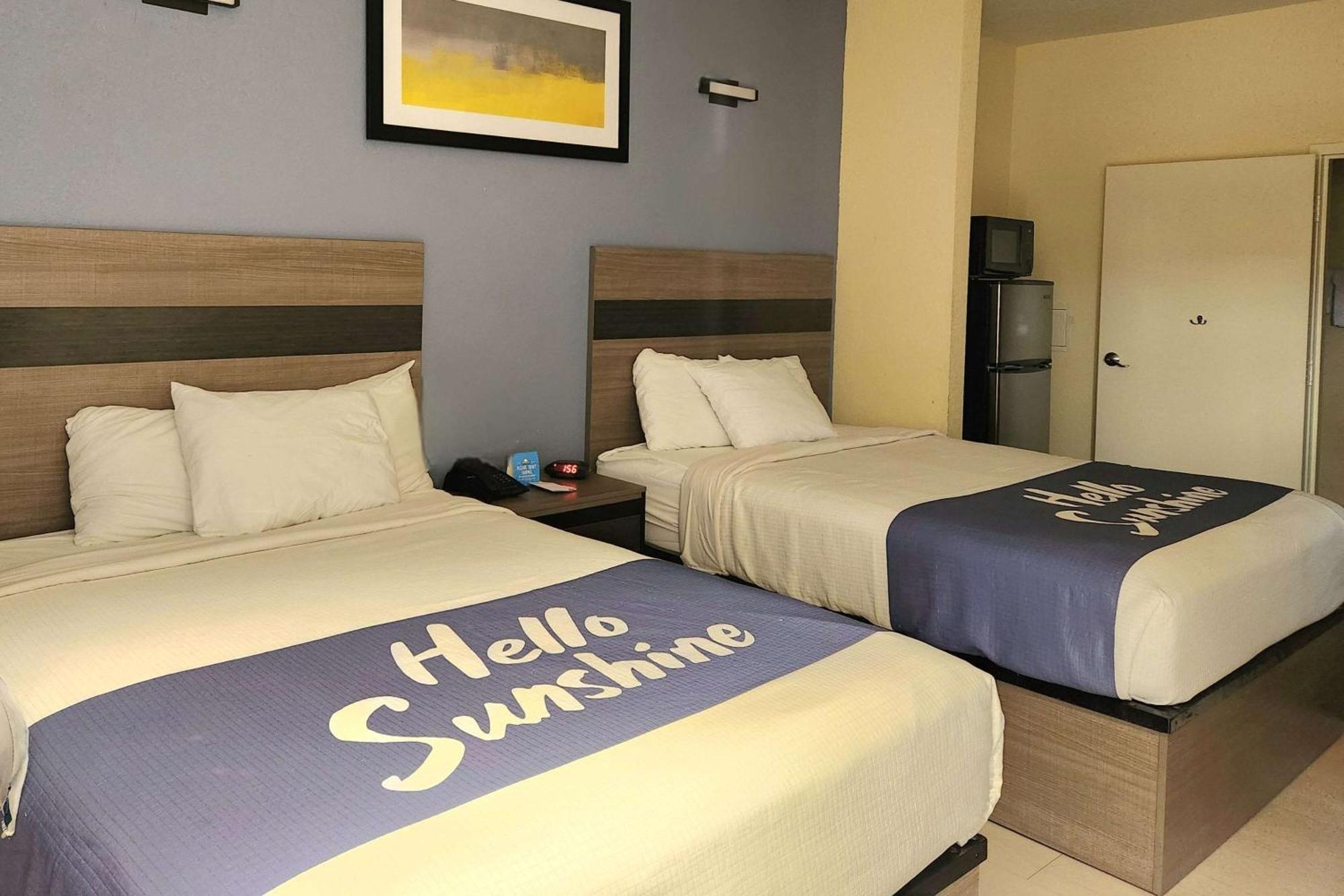 Days Inn By Wyndham Freeport Buitenkant foto