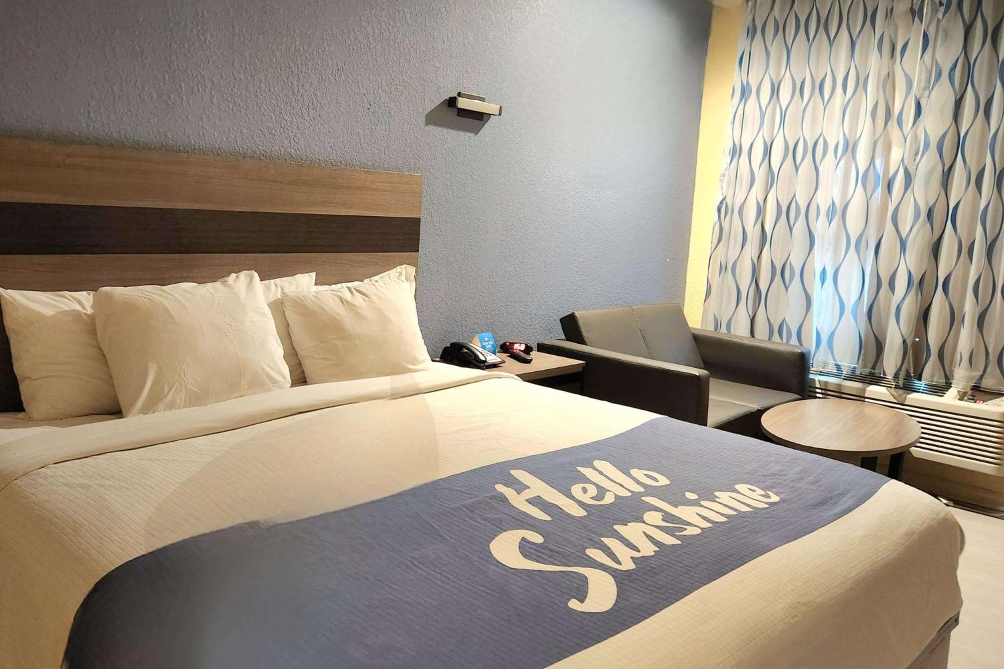Days Inn By Wyndham Freeport Buitenkant foto
