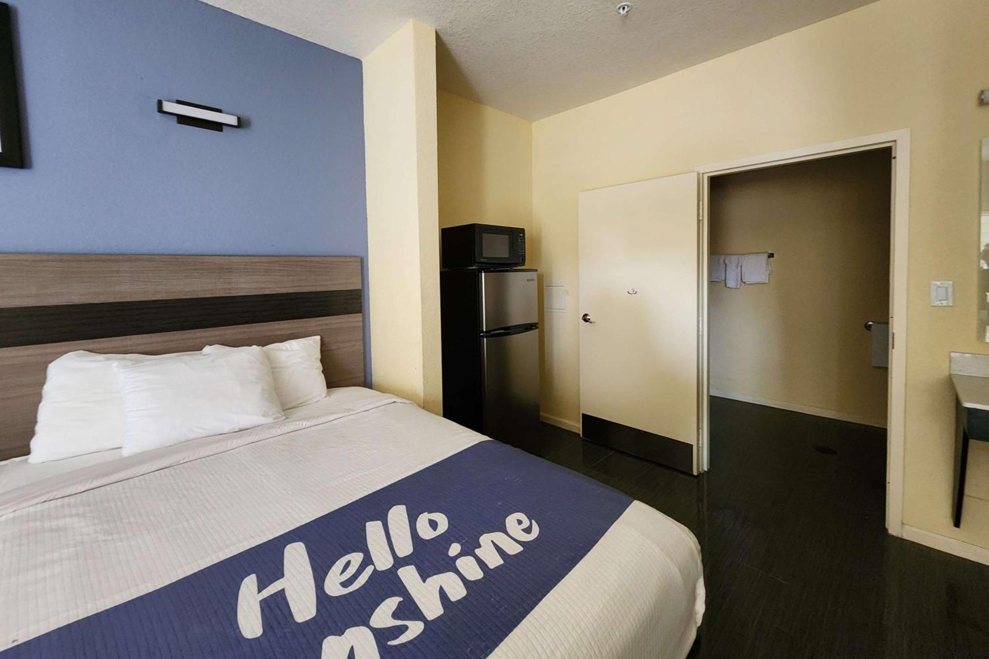 Days Inn By Wyndham Freeport Buitenkant foto