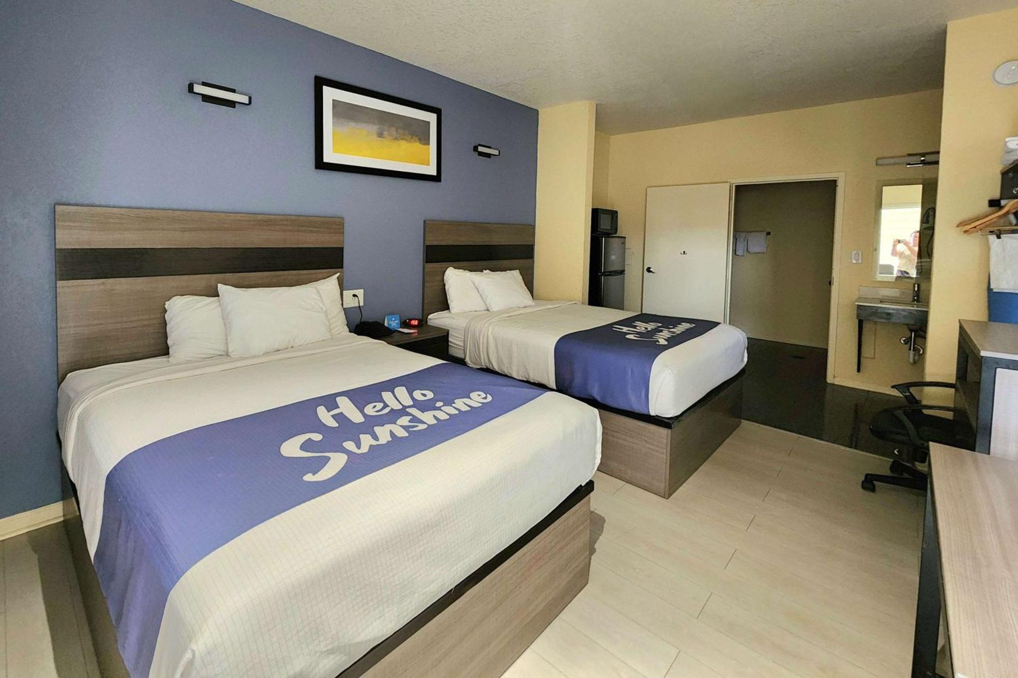 Days Inn By Wyndham Freeport Buitenkant foto