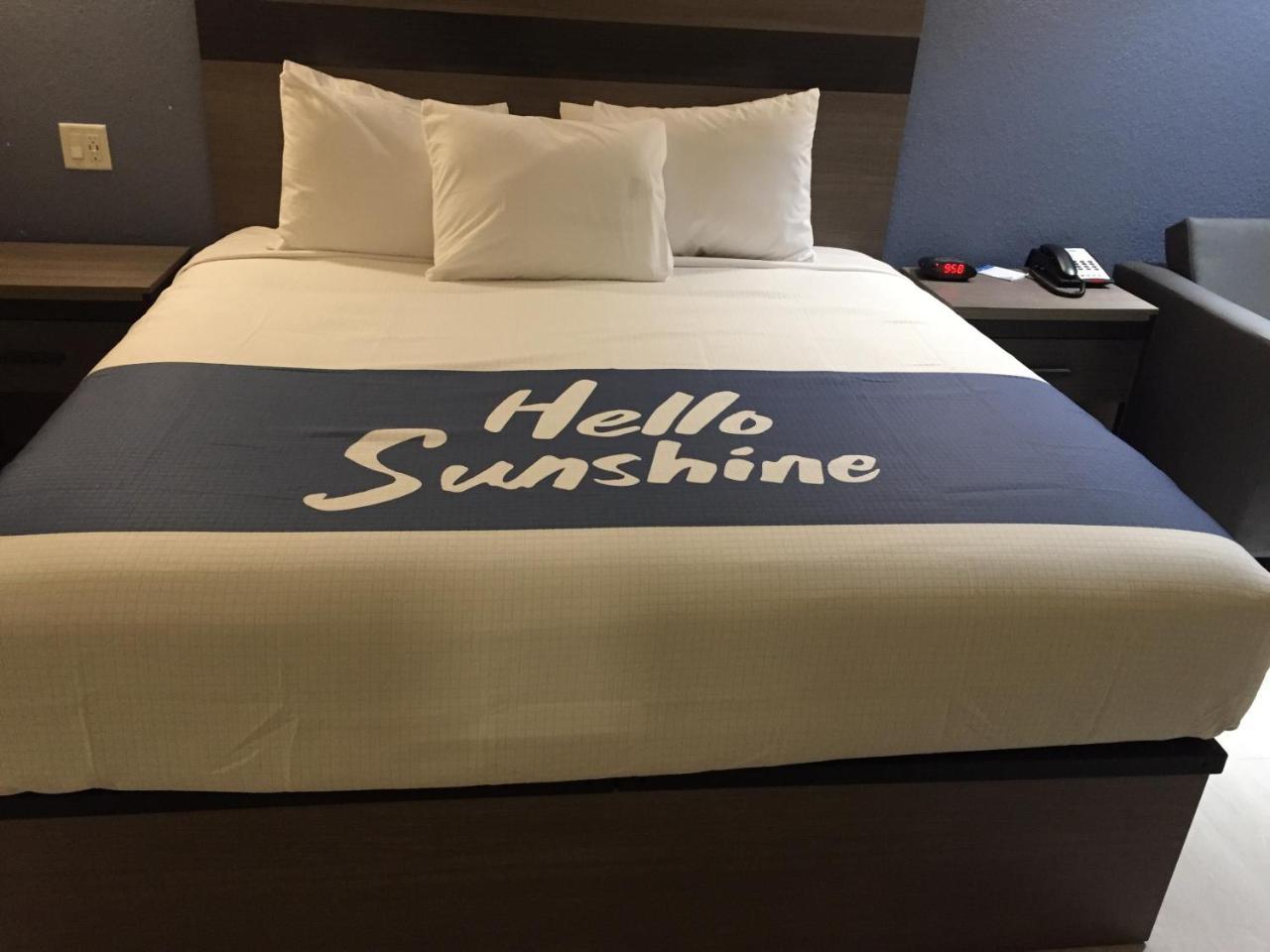 Days Inn By Wyndham Freeport Buitenkant foto