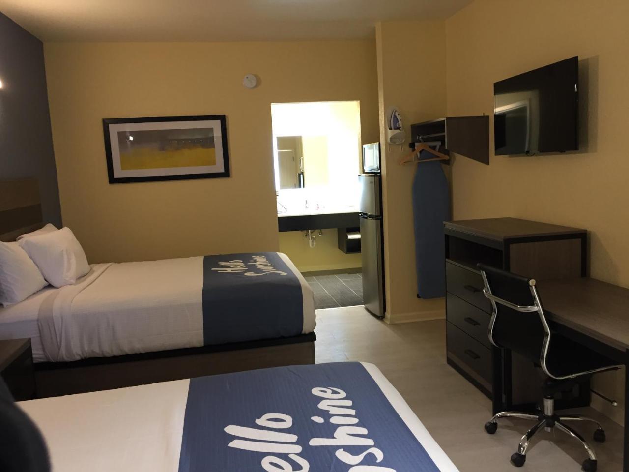 Days Inn By Wyndham Freeport Buitenkant foto