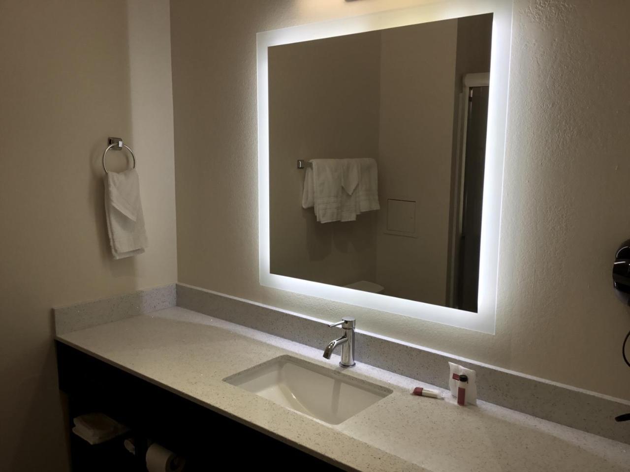 Days Inn By Wyndham Freeport Buitenkant foto